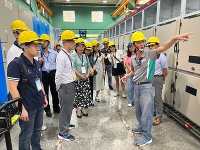 LINE_ALBUM_20241018參訪宏于電機_241217_234圖片