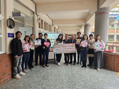LINE_ALBUM_114.3.19龍華人企業家聯誼會「愛心鞋助力，特教學子勇敢前行」愛心圖片