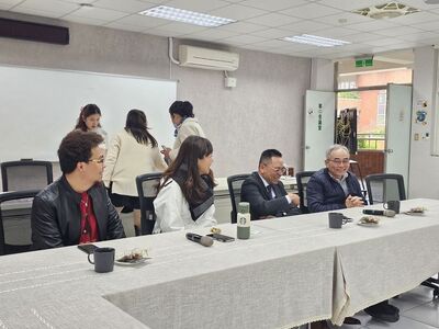 LINE_ALBUM_114.3.19龍華人企業家聯誼會「愛心鞋助力，特教學子勇敢前行」愛心圖片