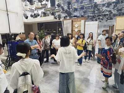 LINE_ALBUM_20250613校友會三立集團電視台參訪_250702_37圖片