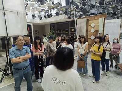 LINE_ALBUM_20250613校友會三立集團電視台參訪_250702_44圖片