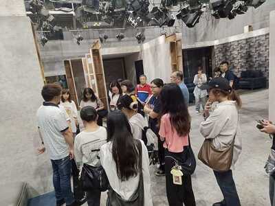 LINE_ALBUM_20250613校友會三立集團電視台參訪_250702_13圖片